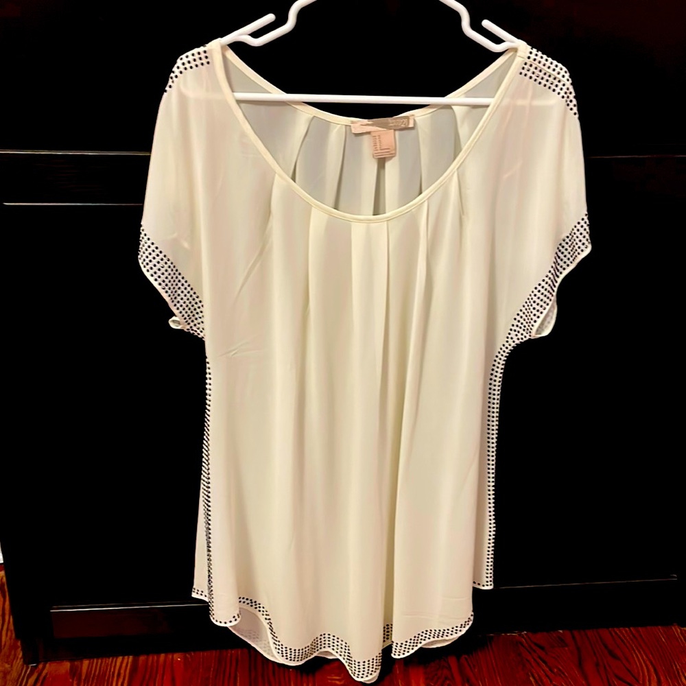 NWOT Love 21 crème women’s blouse with rhinestones. Size small.oversized style.